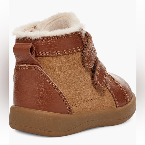 Ugg boots, size 10 - Picture 2 of 7